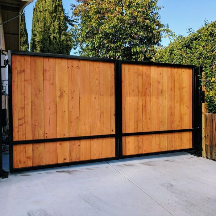 Fence Builder in Bakersfield - Wooden and metal gate